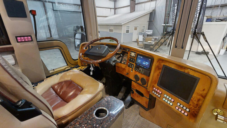 2008 Prevost Featherlite XLII
