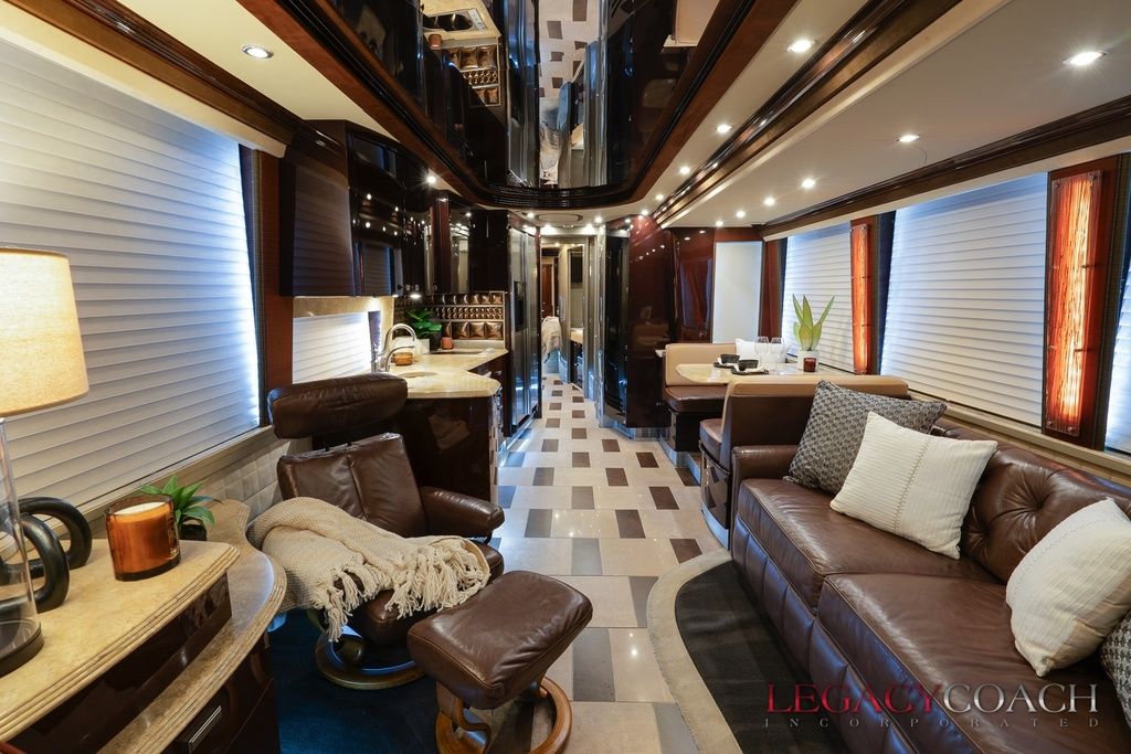 2008 Prevost Country Coach XLII – Double Slide