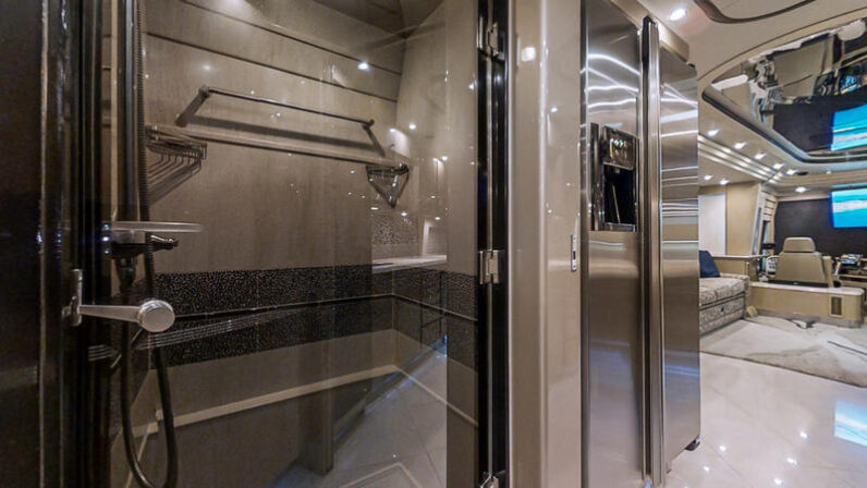 2004 Prevost Country Coach XLII