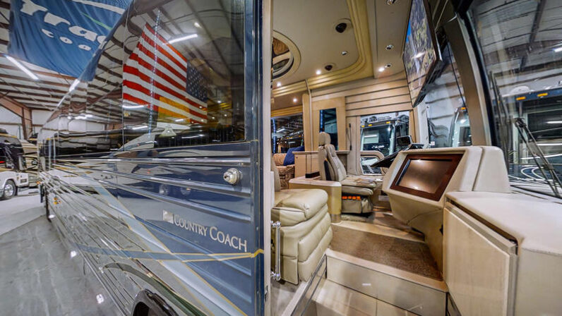 2004 Prevost Country Coach XLII