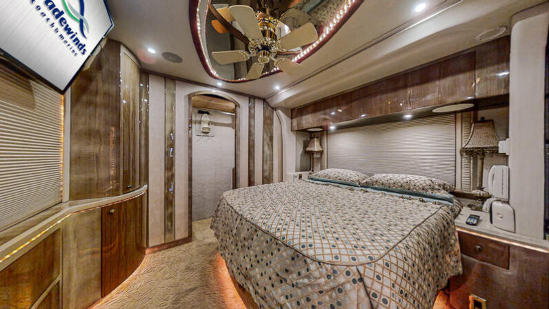 2005 Prevost Millennium H3-45