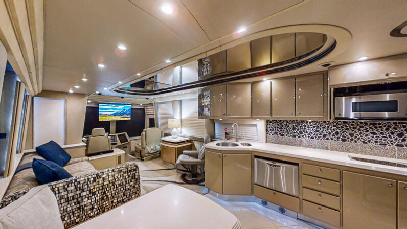 2004 Prevost Country Coach XLII