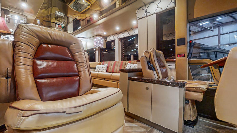 2008 Prevost Featherlite XLII