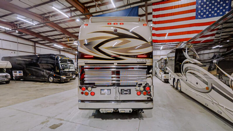 2008 Prevost Featherlite XLII