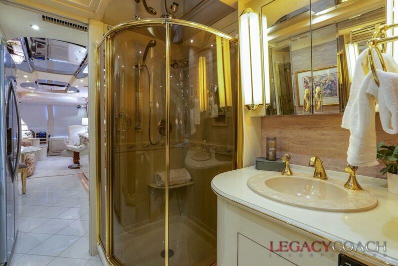 2001 Prevost Country Coach XLII – Non-Slide