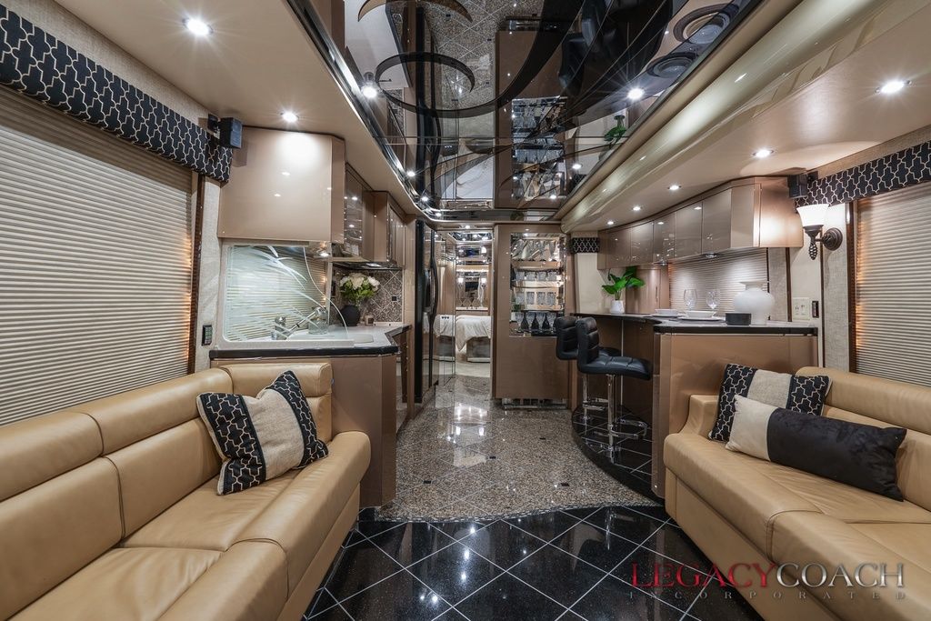 2005 Prevost Featherlite H3-45 – Double Slide