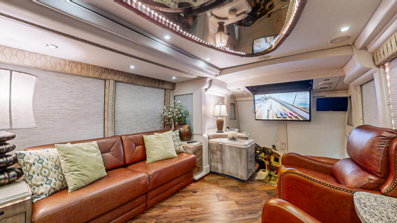2005 Prevost Millennium H3-45