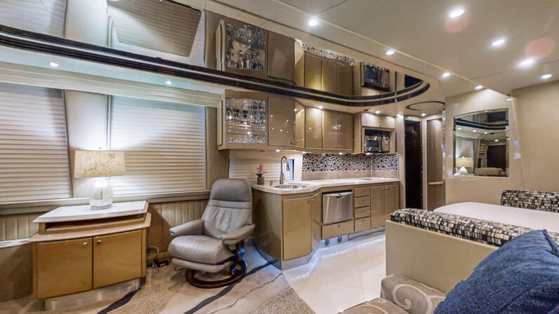 2004 Prevost Country Coach XLII