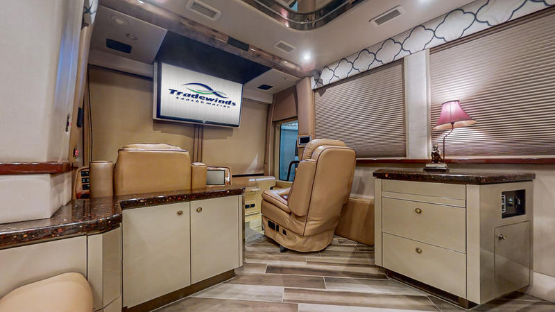 2008 Prevost Featherlite XLII