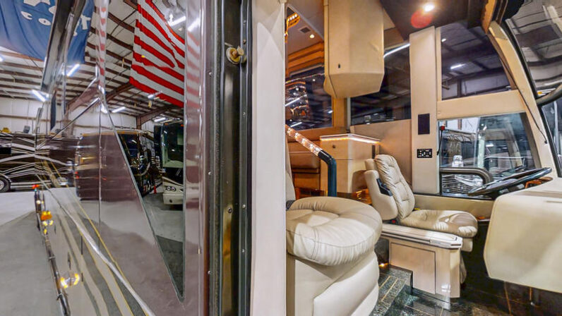 1999 Prevost Featherlite H3-45
