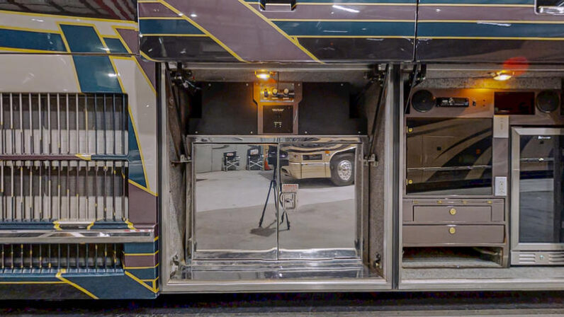 1999 Prevost Featherlite H3-45