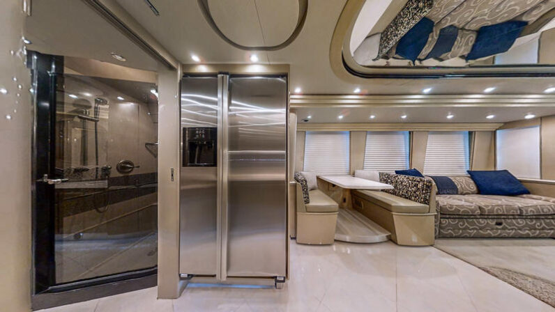 2004 Prevost Country Coach XLII