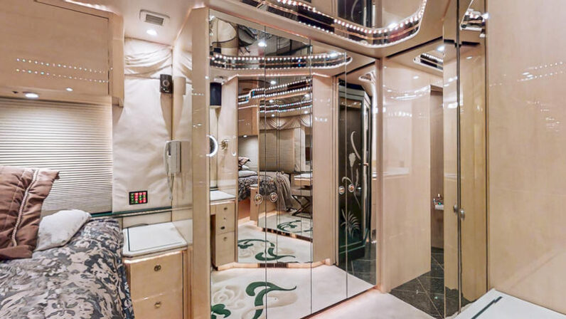 1999 Prevost Featherlite H3-45