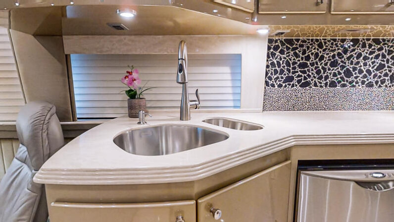 2004 Prevost Country Coach XLII