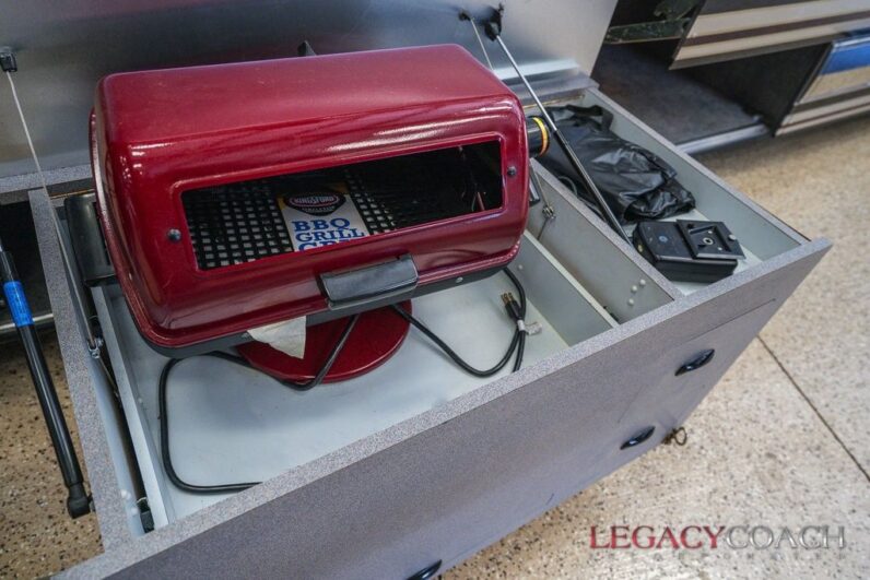 2001 Prevost Country Coach XLII – Non-Slide