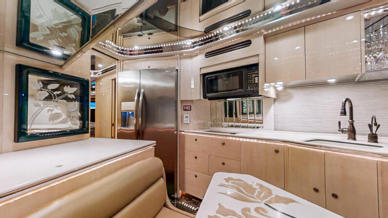 1999 Prevost Featherlite H3-45