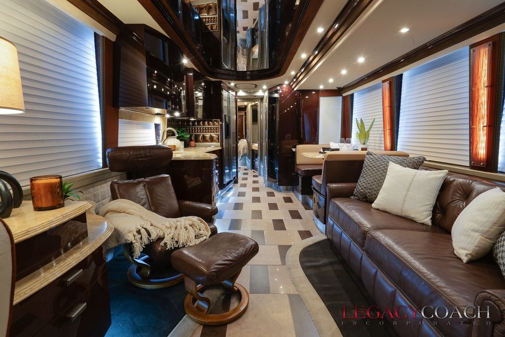 2008 Prevost Country Coach XLII – Double Slide