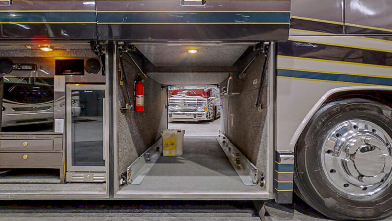 1999 Prevost Featherlite H3-45