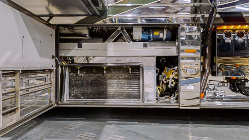 2004 Prevost Country Coach XLII