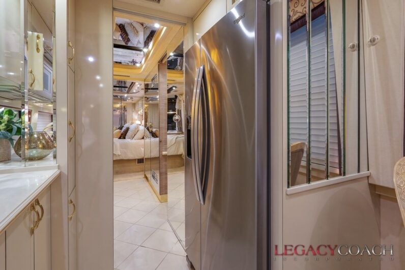 2001 Prevost Country Coach XLII – Non-Slide