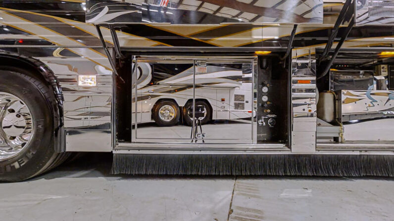 2008 Prevost Featherlite XLII