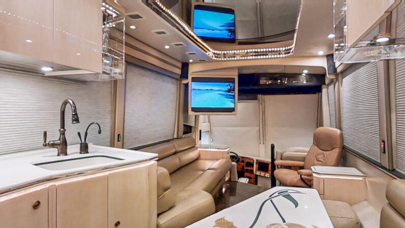 1999 Prevost Featherlite H3-45