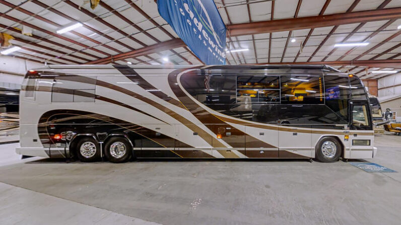2005 Prevost Millennium H3-45