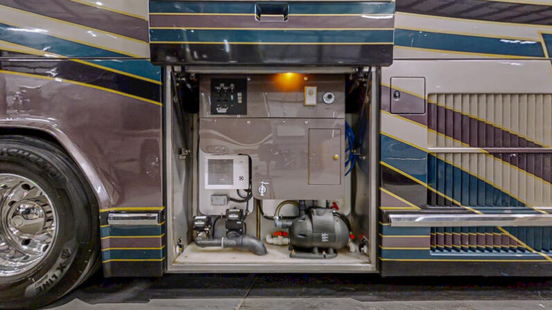 1999 Prevost Featherlite H3-45