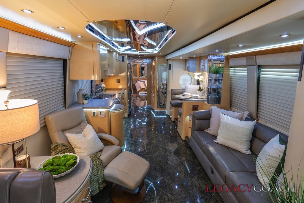 2005 Prevost Parliament XLII – Double Slide