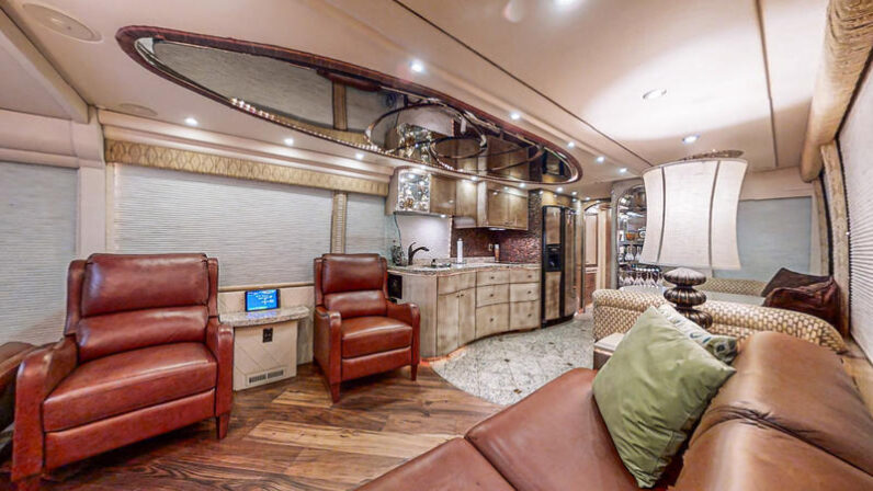 2005 Prevost Millennium H3-45