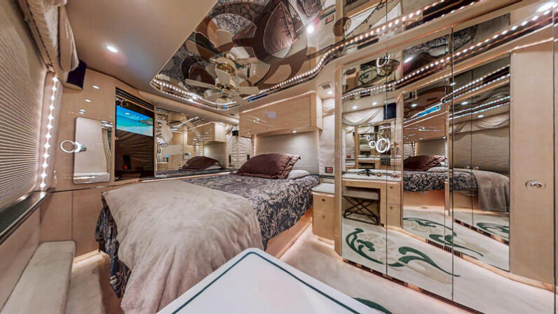 1999 Prevost Featherlite H3-45