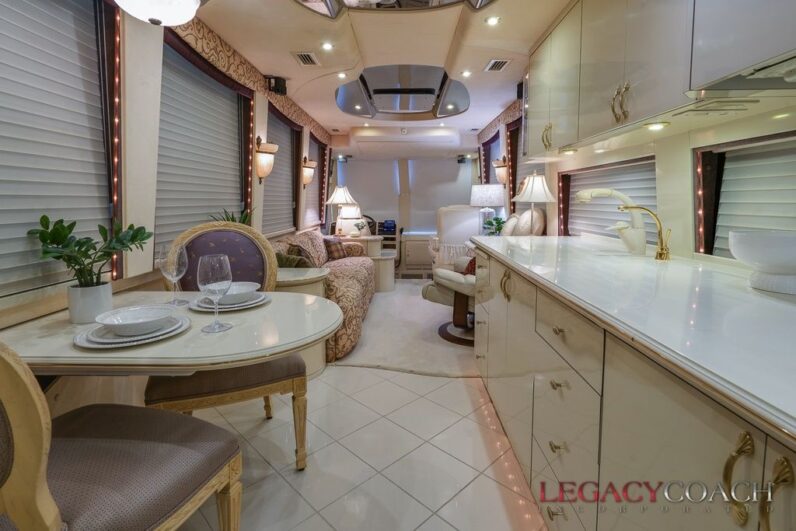 2001 Prevost Country Coach XLII – Non-Slide