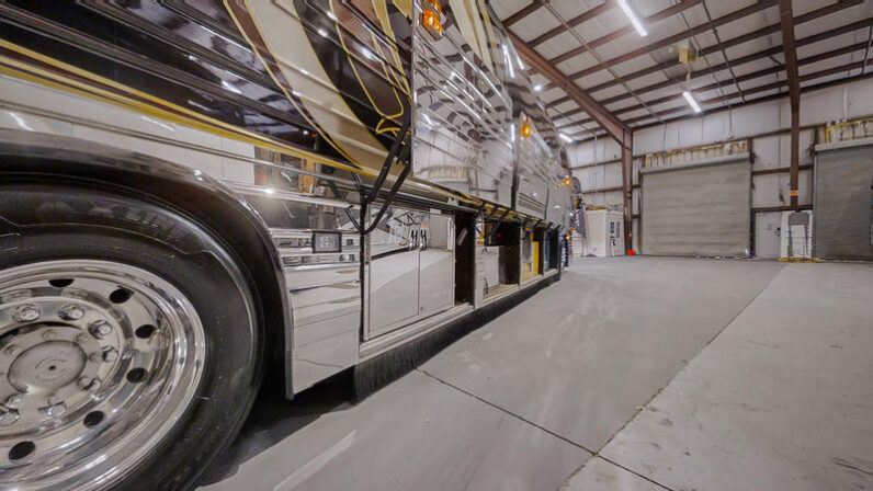 2007 Prevost Featherlite XLII