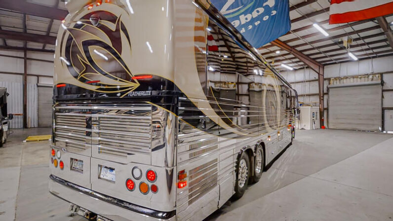 2007 Prevost Featherlite XLII