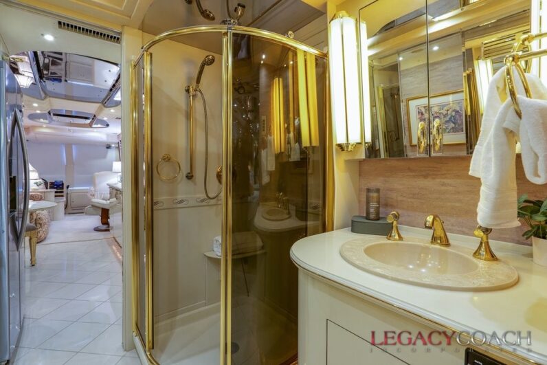 2001 Prevost Country Coach XLII – Non-Slide