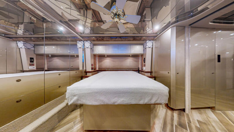 2008 Prevost Featherlite XLII