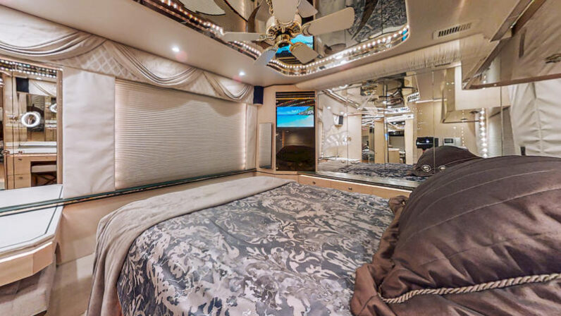 1999 Prevost Featherlite H3-45