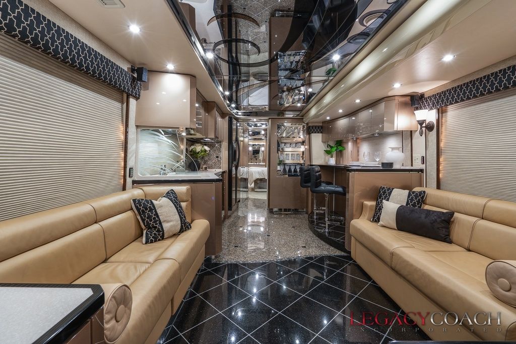 2005 Prevost Featherlite H3-45 – Double Slide
