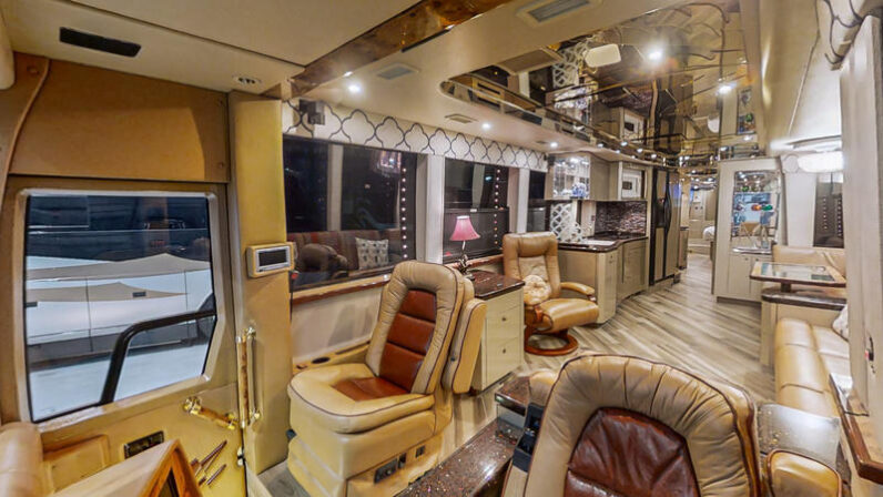 2008 Prevost Featherlite XLII