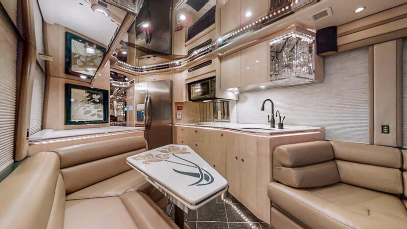 1999 Prevost Featherlite H3-45