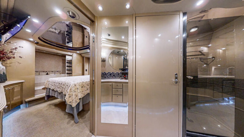2004 Prevost Country Coach XLII