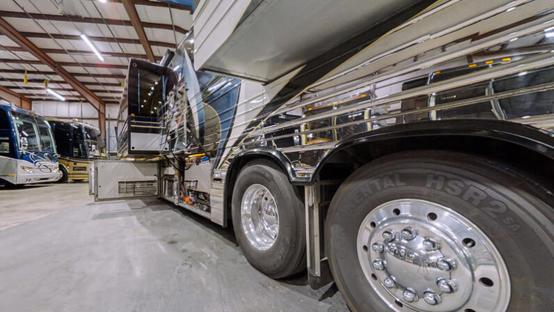 2004 Prevost Country Coach XLII