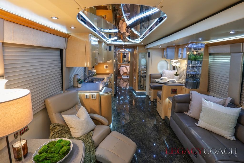2005 Prevost Parliament XLII – Double Slide
