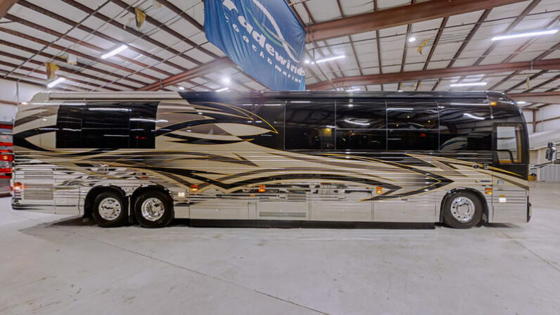2008 Prevost Featherlite XLII