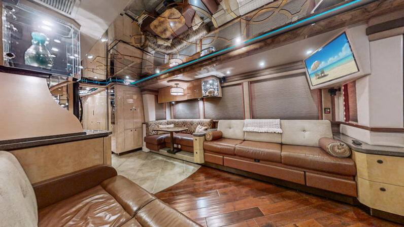 2007 Prevost Featherlite XLII