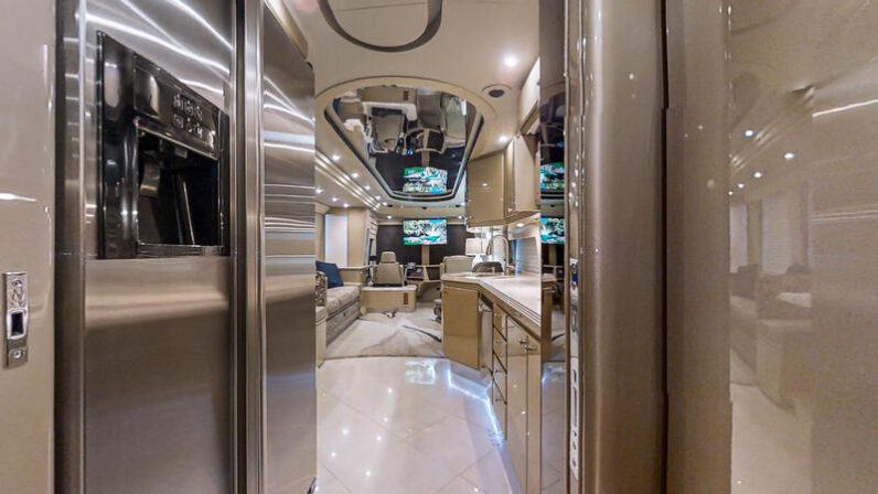 2004 Prevost Country Coach XLII