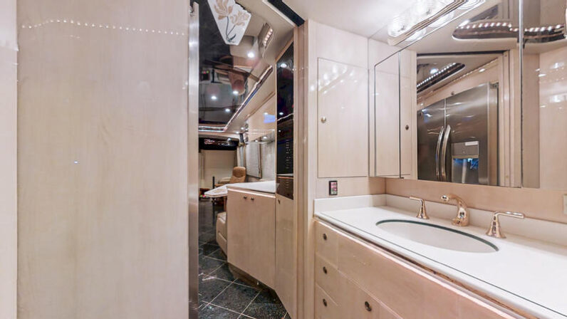 1999 Prevost Featherlite H3-45