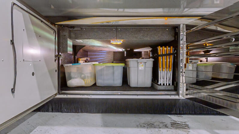 2008 Prevost Featherlite XLII
