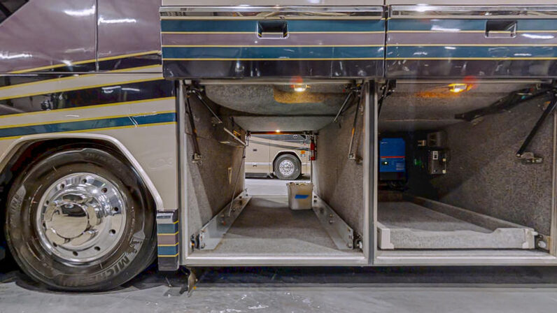 1999 Prevost Featherlite H3-45