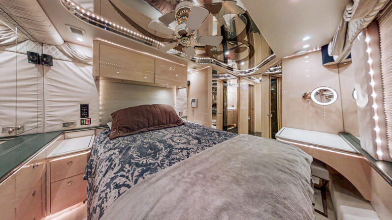 1999 Prevost Featherlite H3-45